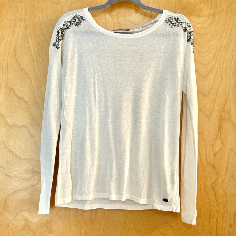 Studded light weight sweater, size L in new conditions.